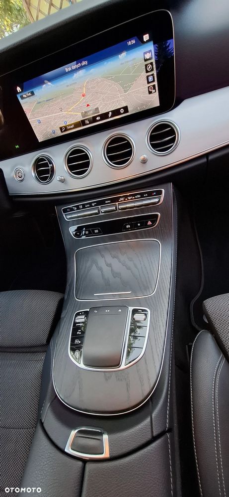 Mercedes-Benz Klasa E 200 d 9G-TRONIC - 29