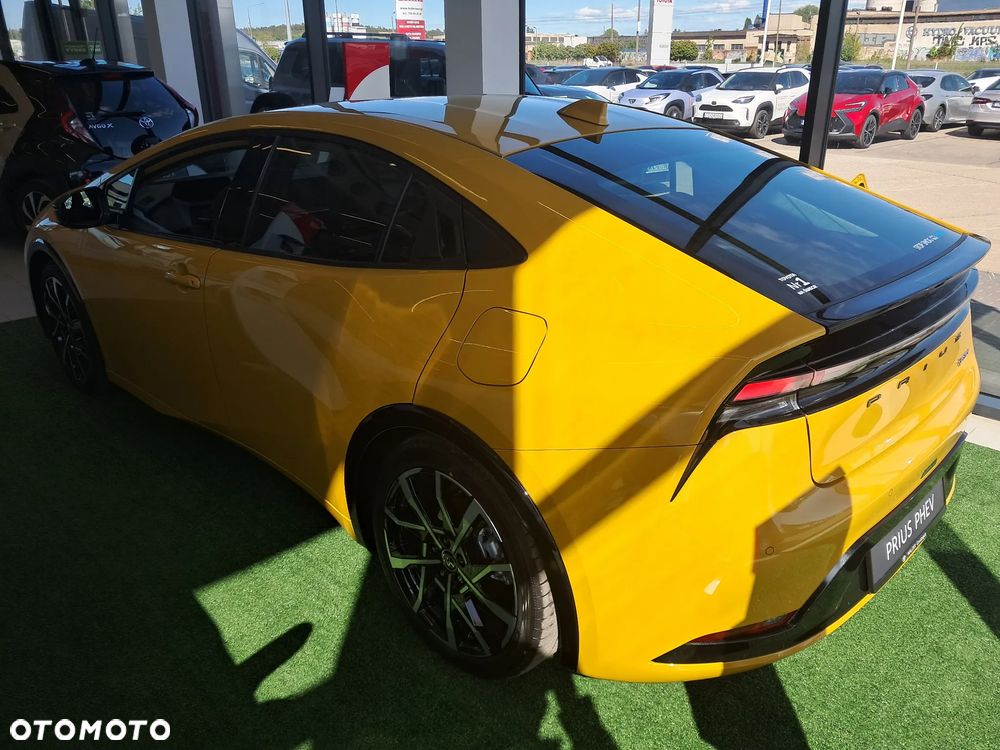 Toyota Prius Plug-In 23 - 5