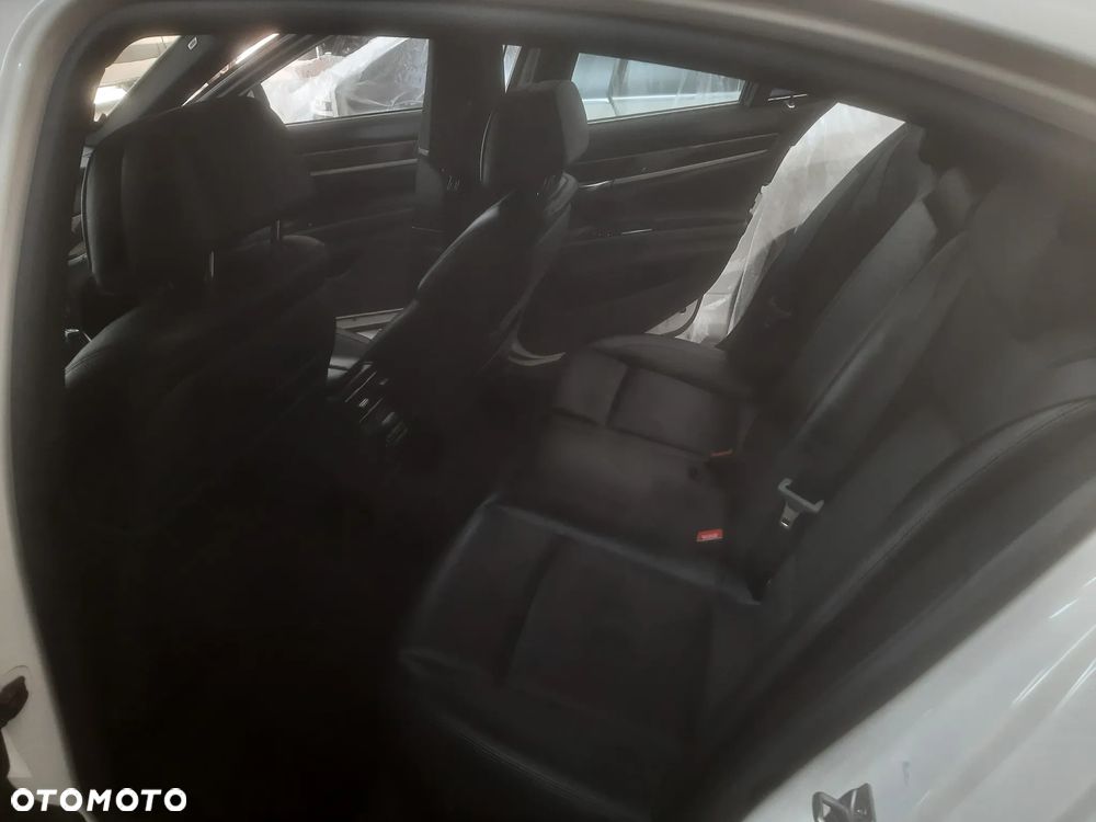 BMW Seria 7 750i - 14
