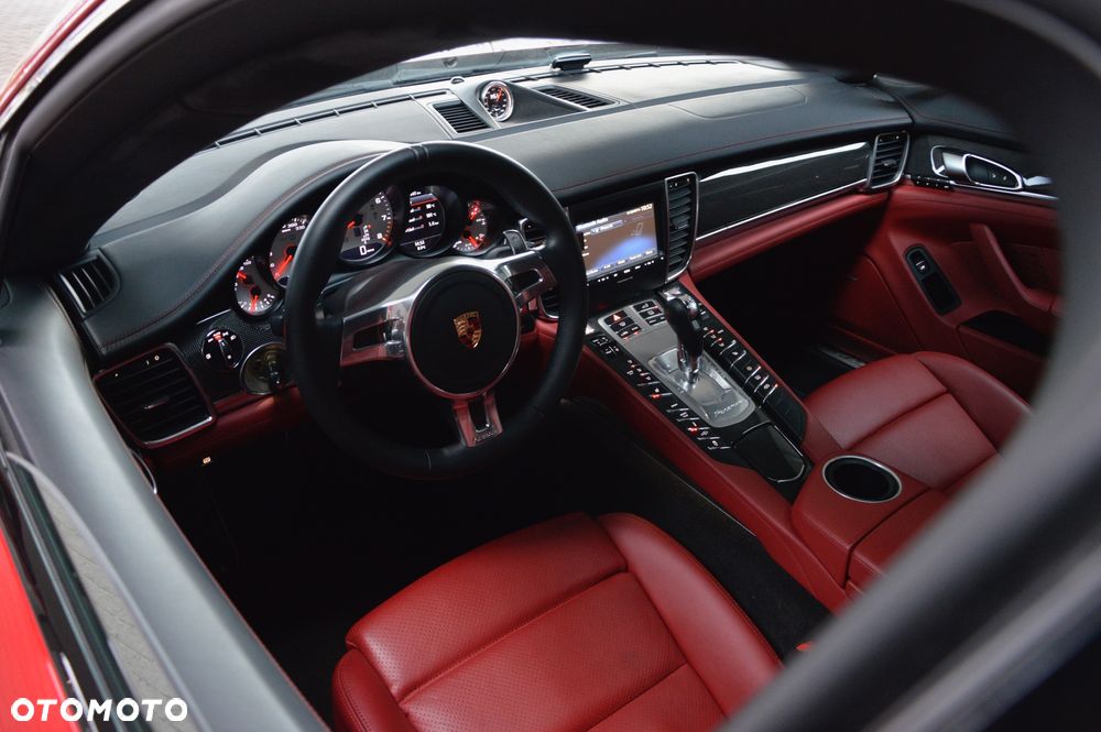 Porsche Panamera GTS PDK - 6