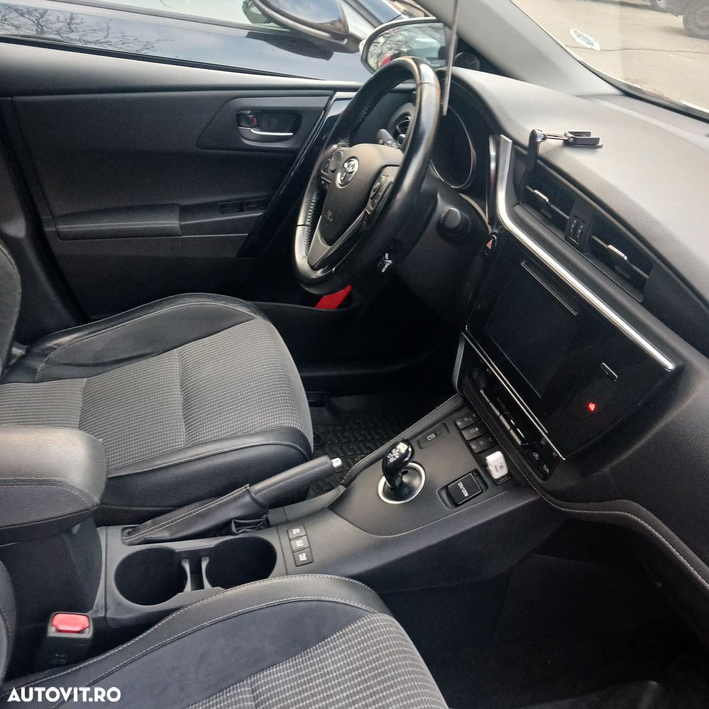 Toyota Auris 1.8 L VVT-i HSD Sol - 16