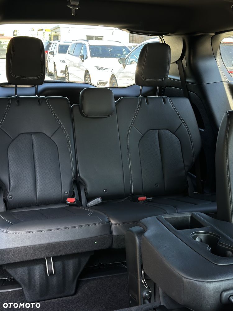 Chrysler Pacifica - 28