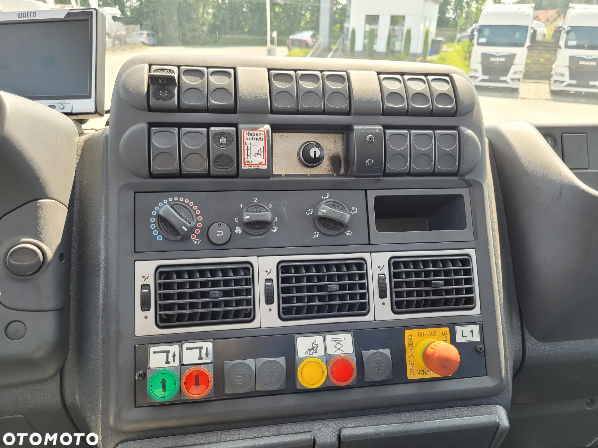 Iveco EUROCARGO 180E25 / PONOŚNIK KOSZOWY / PLATFORMA - 13