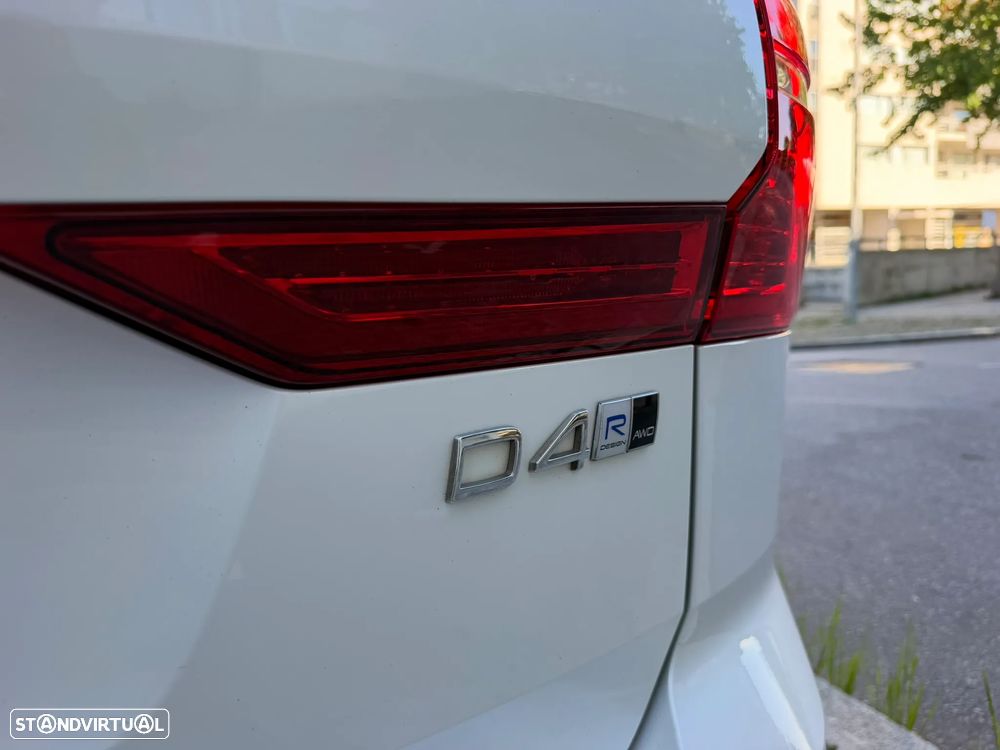 Volvo XC 60 2.0 D4 R-Design AWD Geartronic - 43