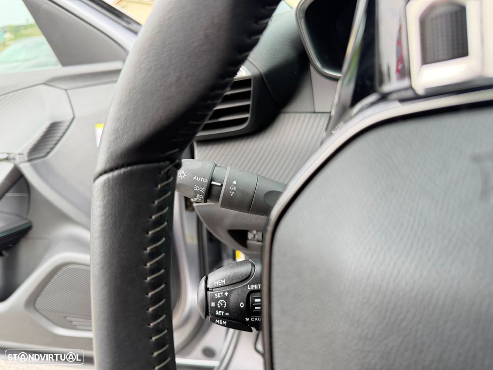Peugeot 2008 1.2 PureTech Allure Pack - 26