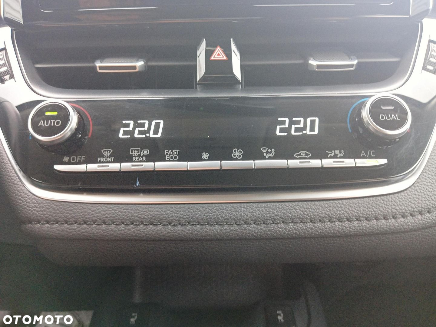 Toyota Corolla 1.8 Hybrid Comfort - 22