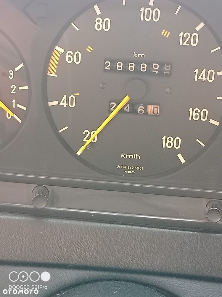 Mercedes-Benz W123 - 12