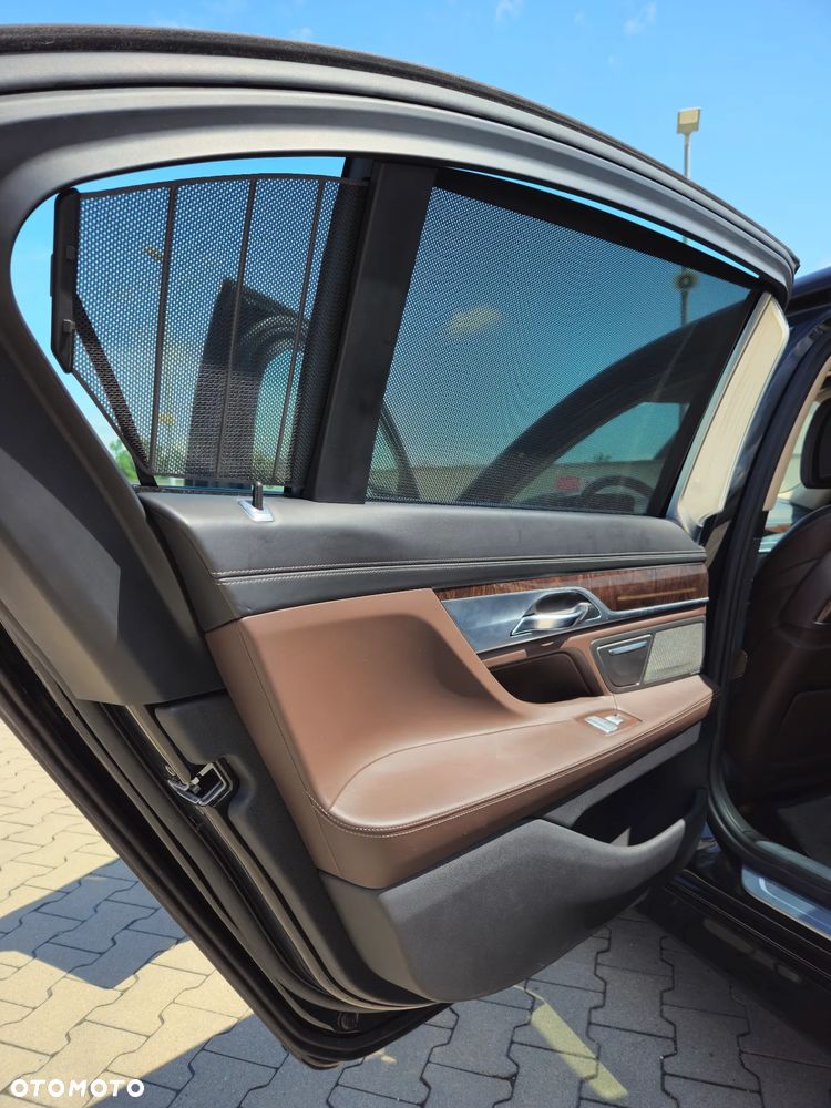 BMW Seria 7 750Li Edition Exclusive - 26