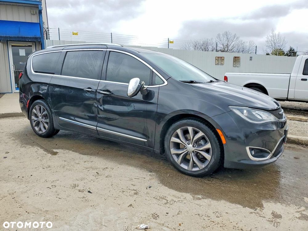 Chrysler Pacifica - 2
