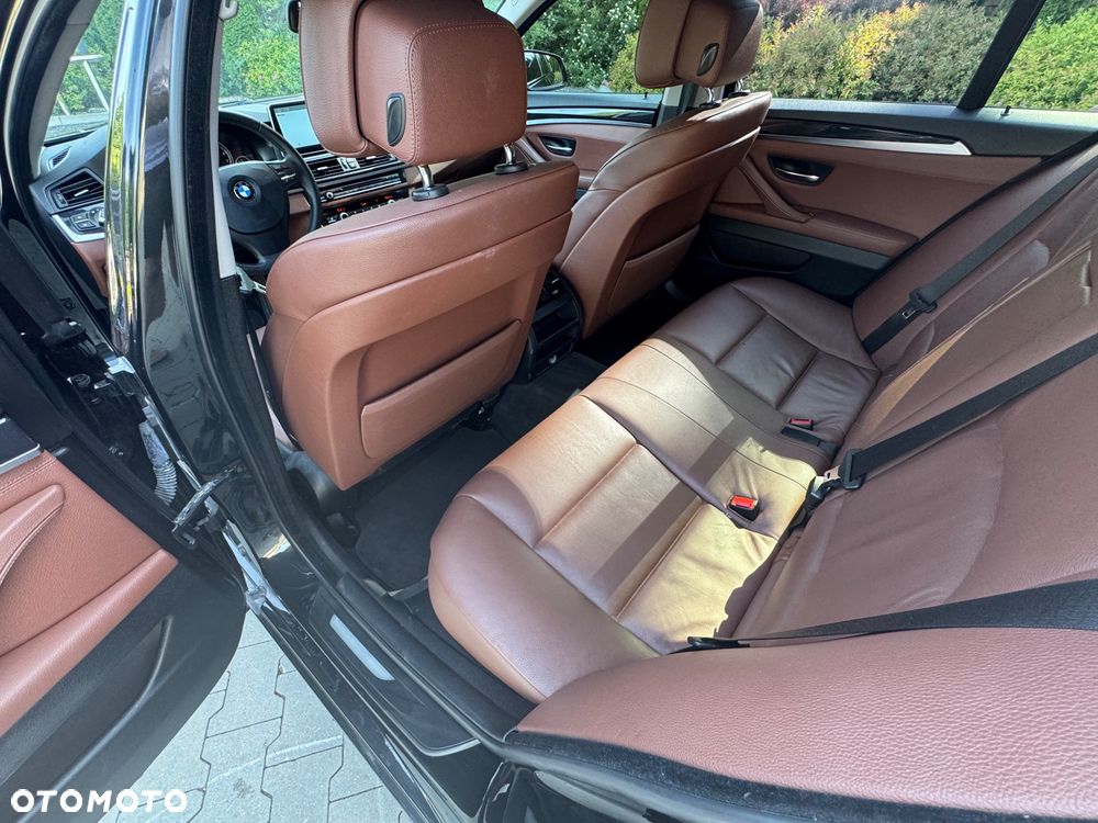 BMW Seria 5 528i xDrive - 13