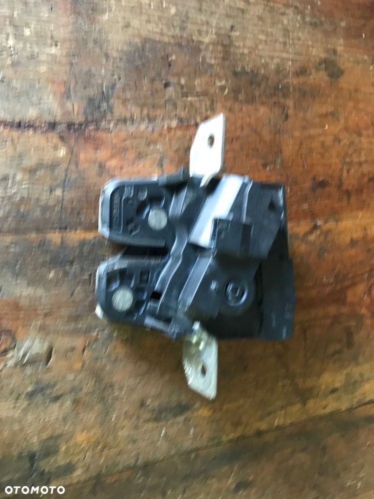 MERCEDES 246 176 zamek klapy A 2467400035 - 3