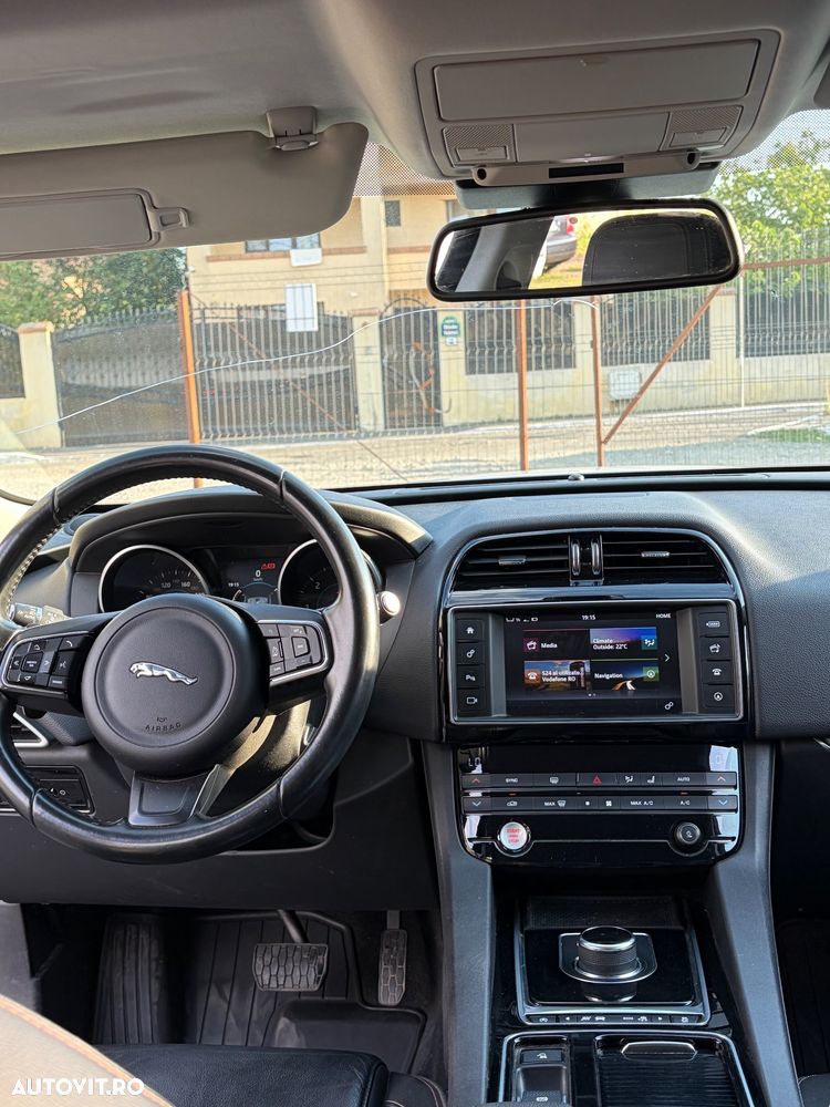 Jaguar F-Pace 20d Aut. Prestige - 6