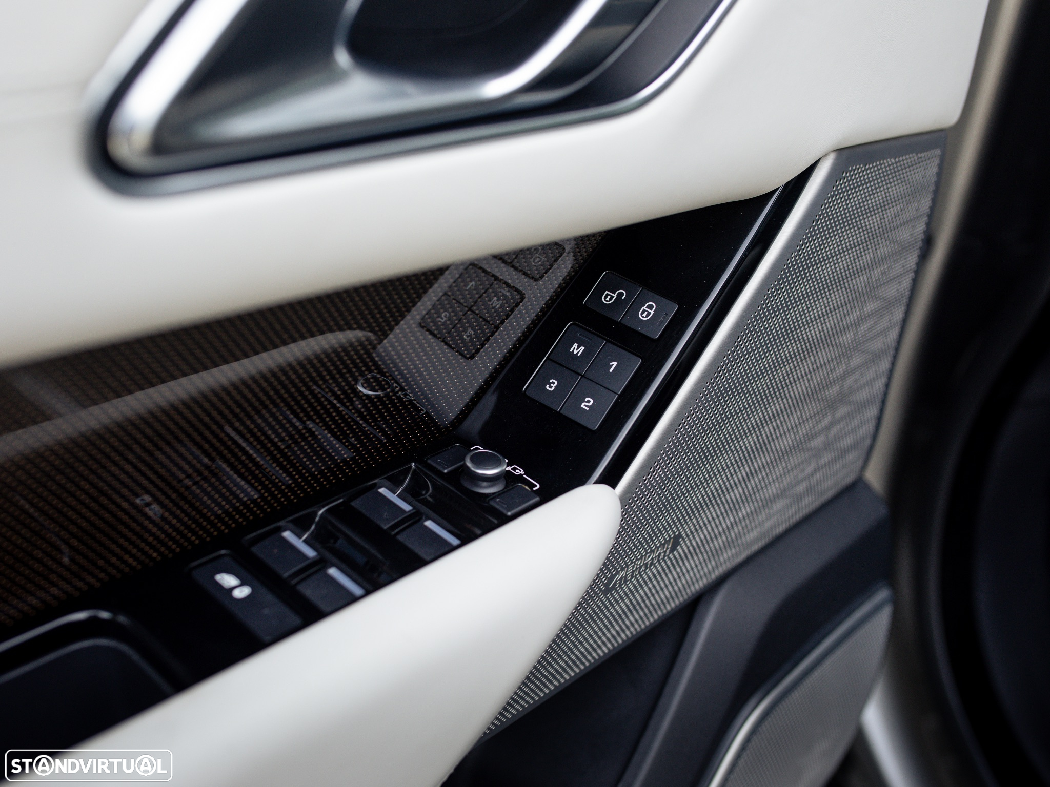Land Rover Range Rover Velar D300 Dynamic HSE - 33