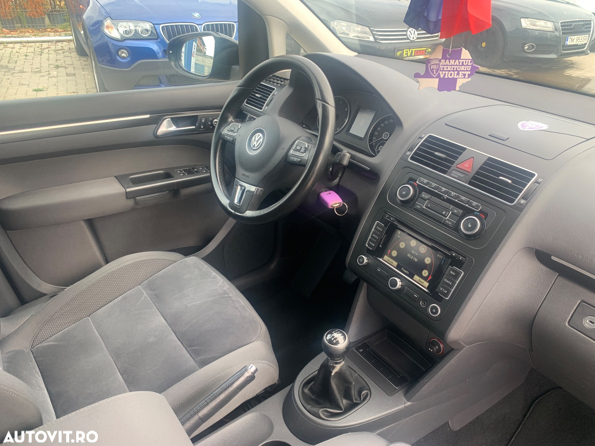 Volkswagen Touran 1.6 TDI Highline - 11