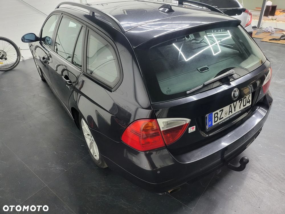 BMW Seria 3 318i - 25