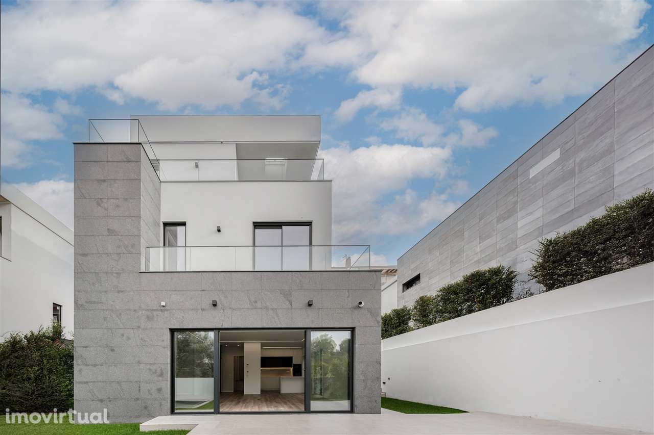 Moradia T4 de luxo com elevador, a estrear no Estoril. - Grande imagem: 3/33