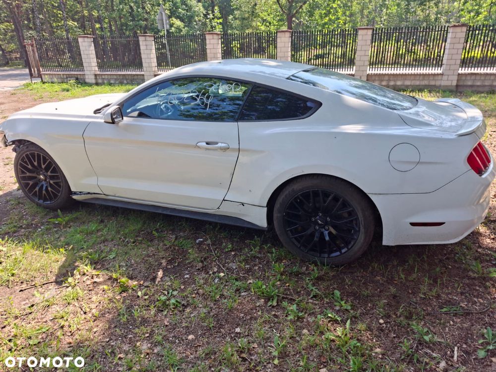 Ford Mustang - 6
