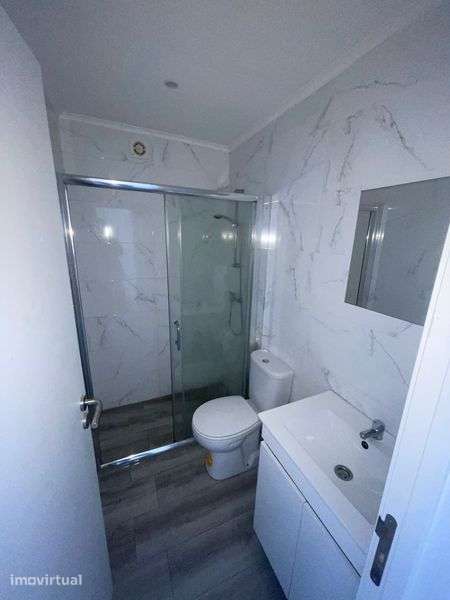Apartamento t2 totalmente remodelado com terraco - Grande imagem: 2/9
