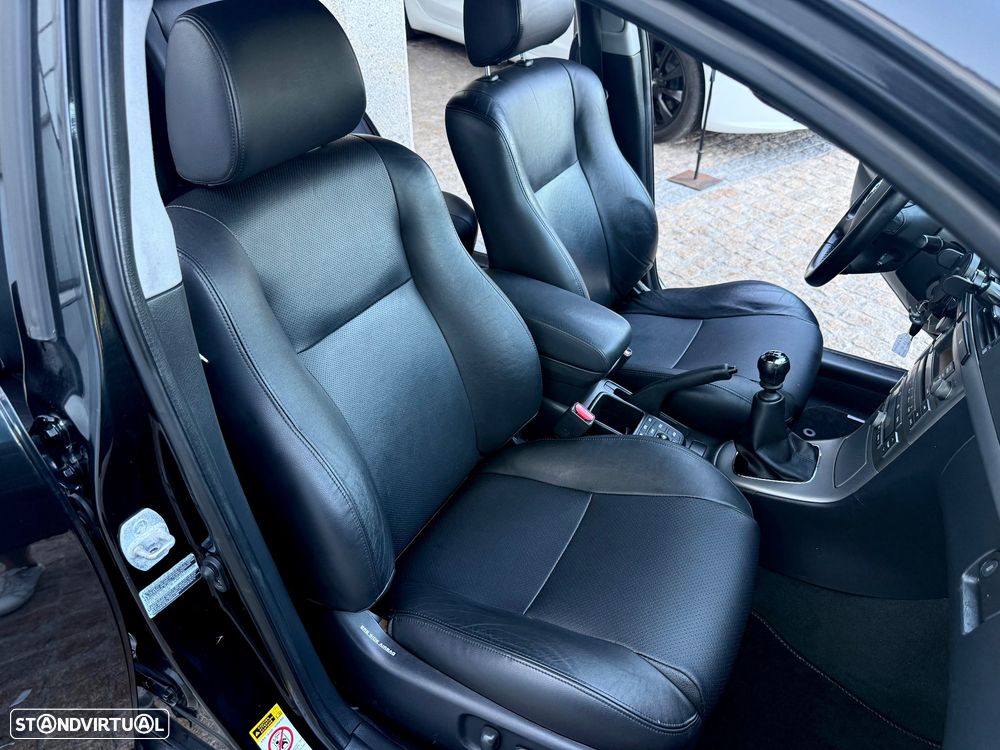 Toyota Avensis SW 2.2 D-4D Executive - 50