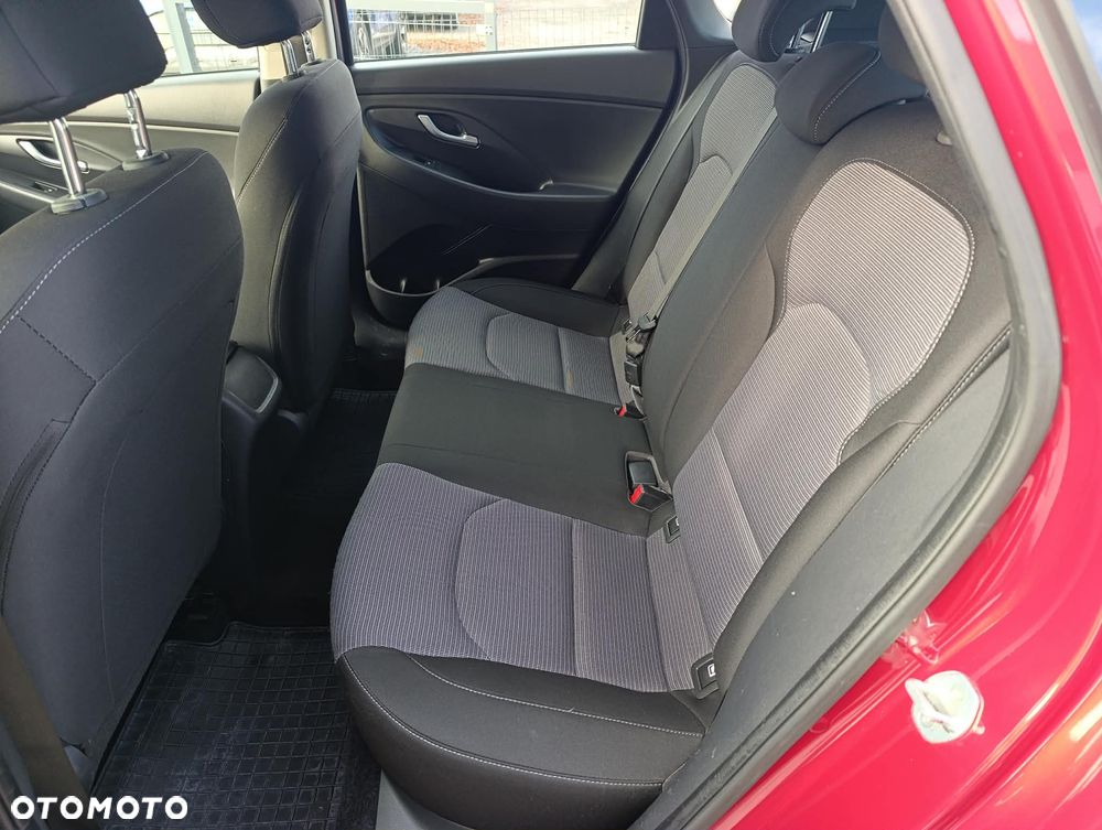 Hyundai i30 1.5 DPI Classic + - 11