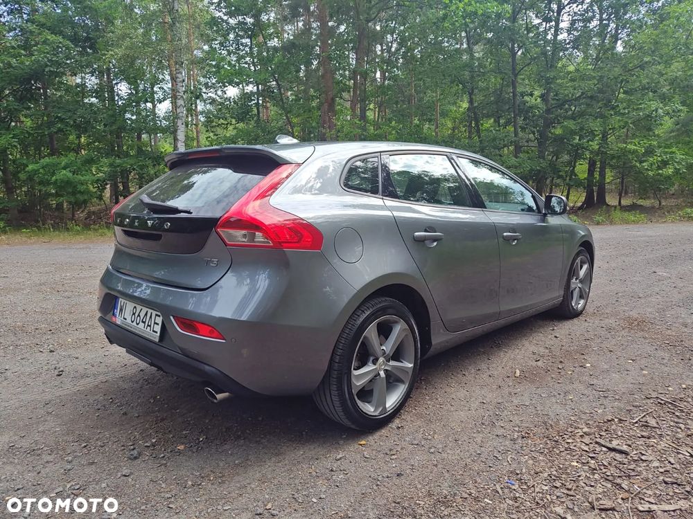 Volvo V40 T3 Drive-E Momentum - 25