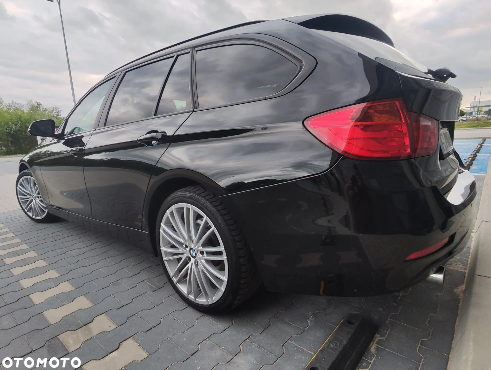 BMW Seria 3 318d Touring Blue Performance Sport Line - 21