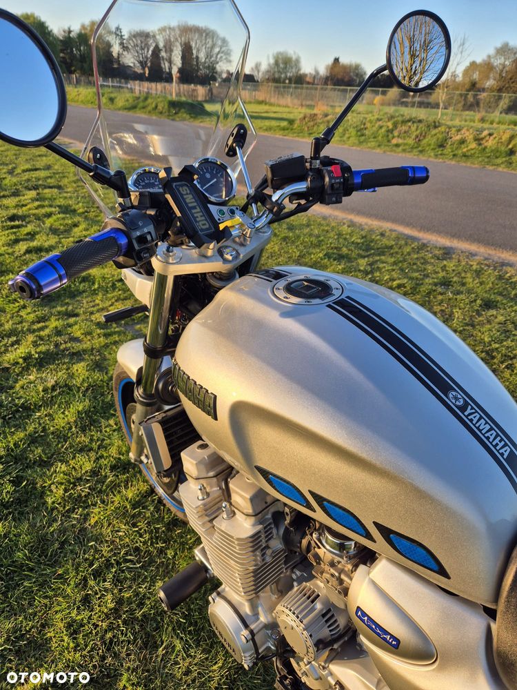 Yamaha XJR - 3