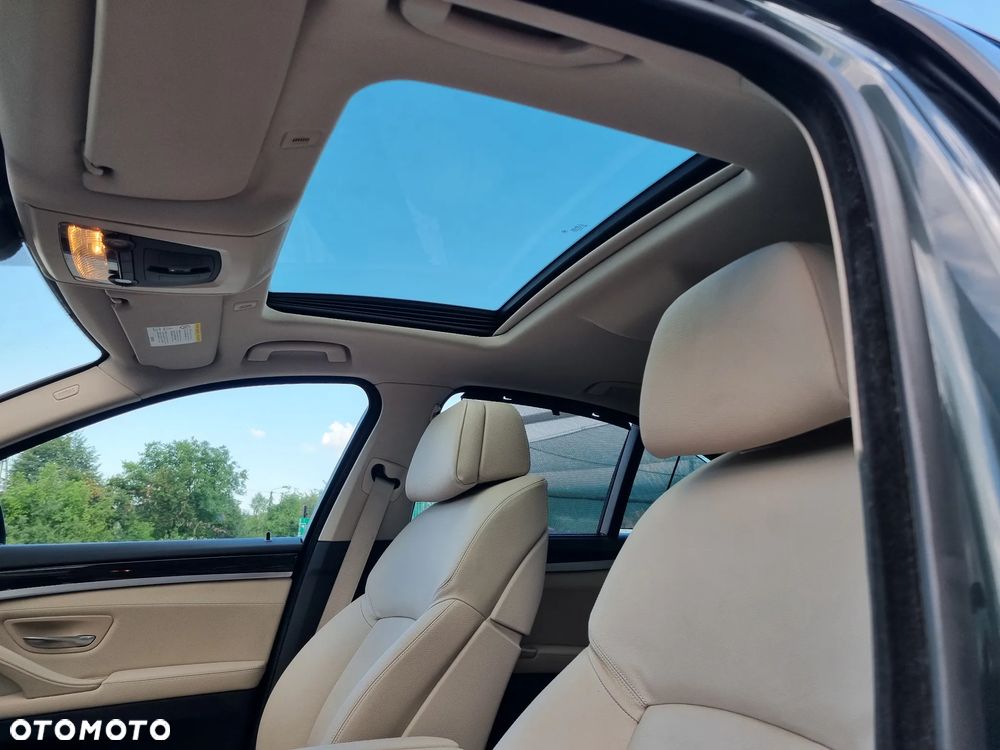 BMW Seria 5 528i Sport-Aut Luxury Line - 22