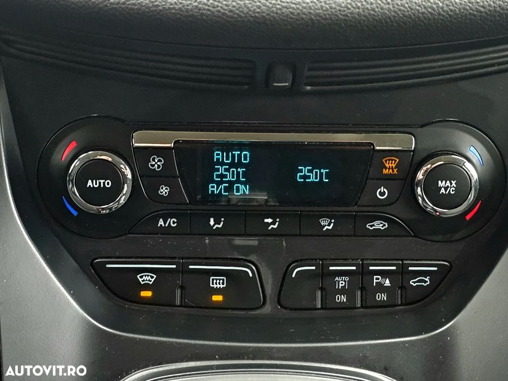 Ford Kuga 2.0 TDCi Powershift 4WD Titanium - 36