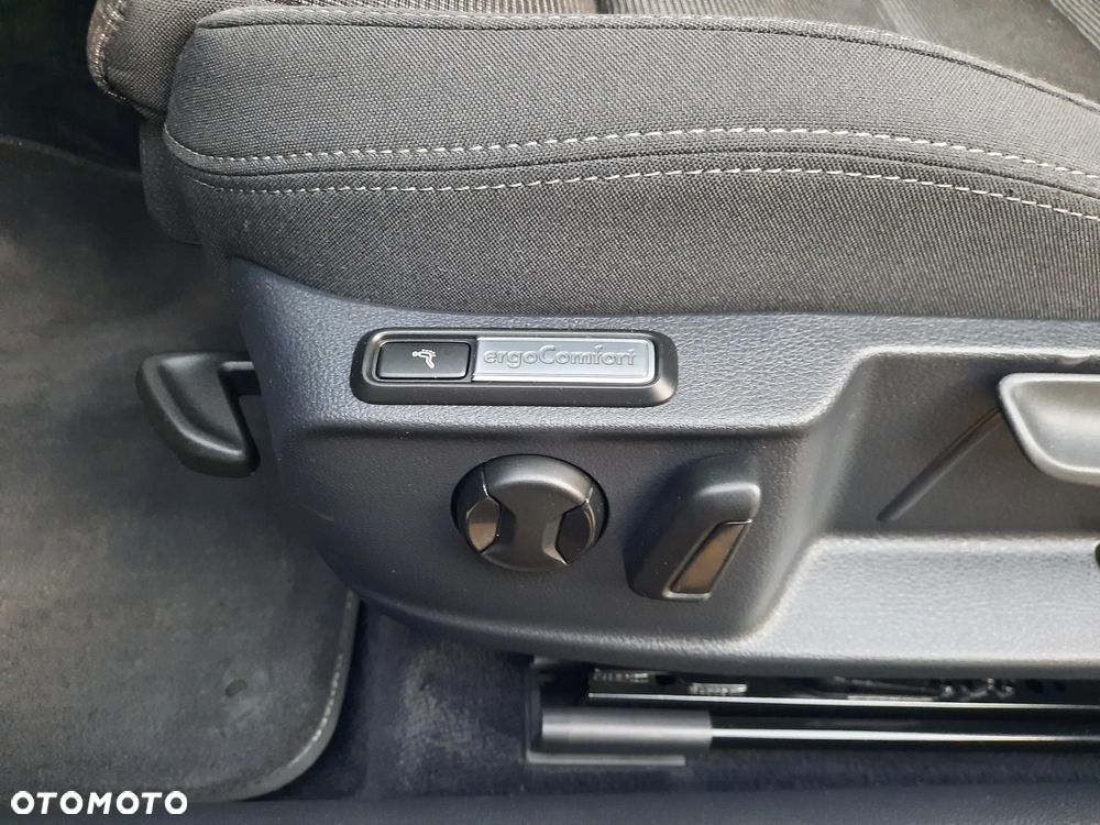 Volkswagen Passat - 31