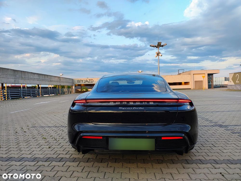 Porsche Taycan Turbo - 13