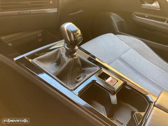 Opel Astra 1.2 T GS - 25