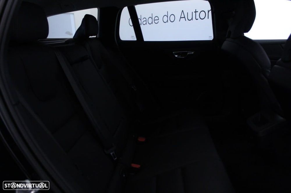 Volvo V60 2.0 B4 Plus Dark Auto - 16