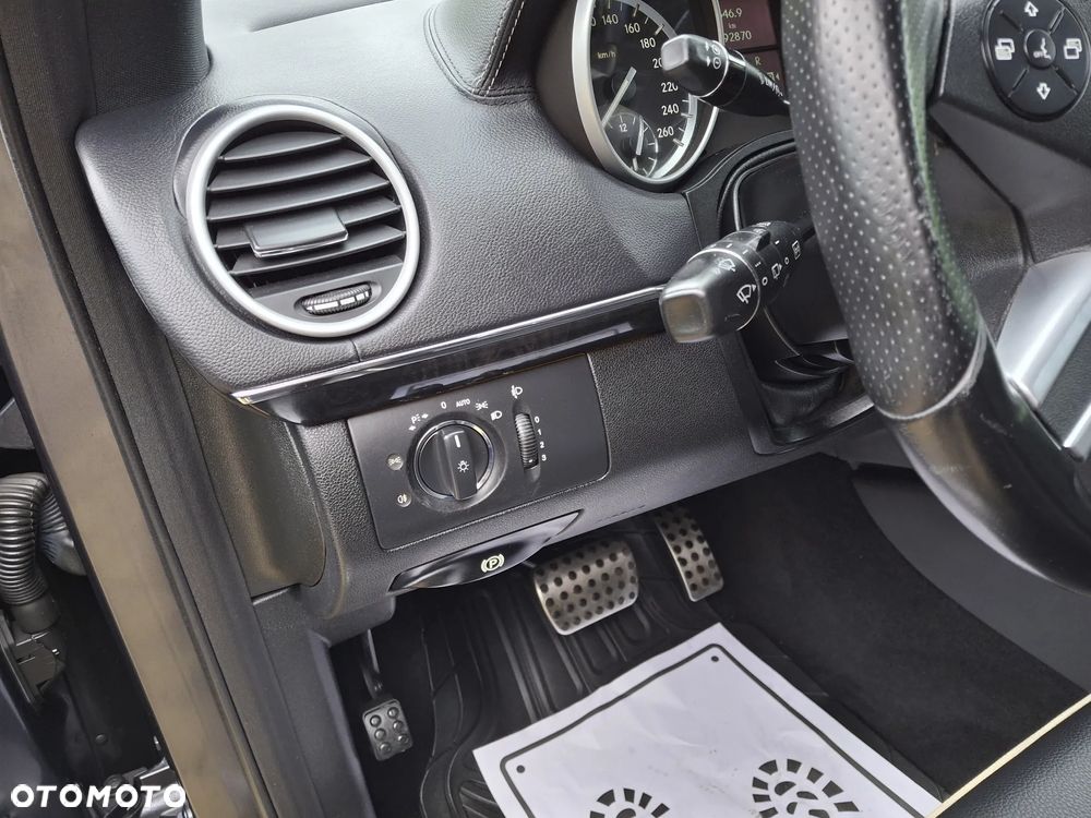 Mercedes-Benz ML - 23