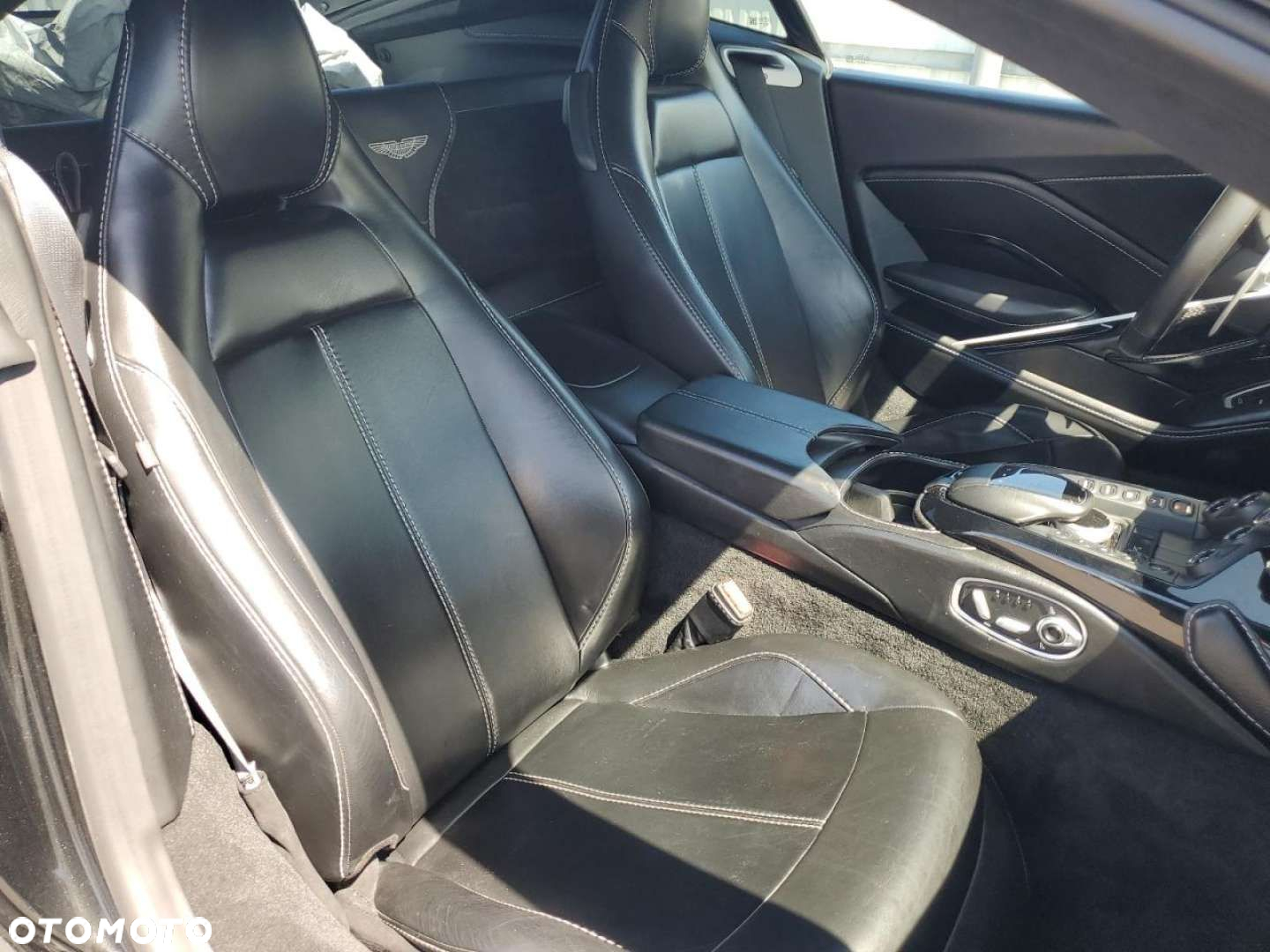 Aston Martin Vantage - 11