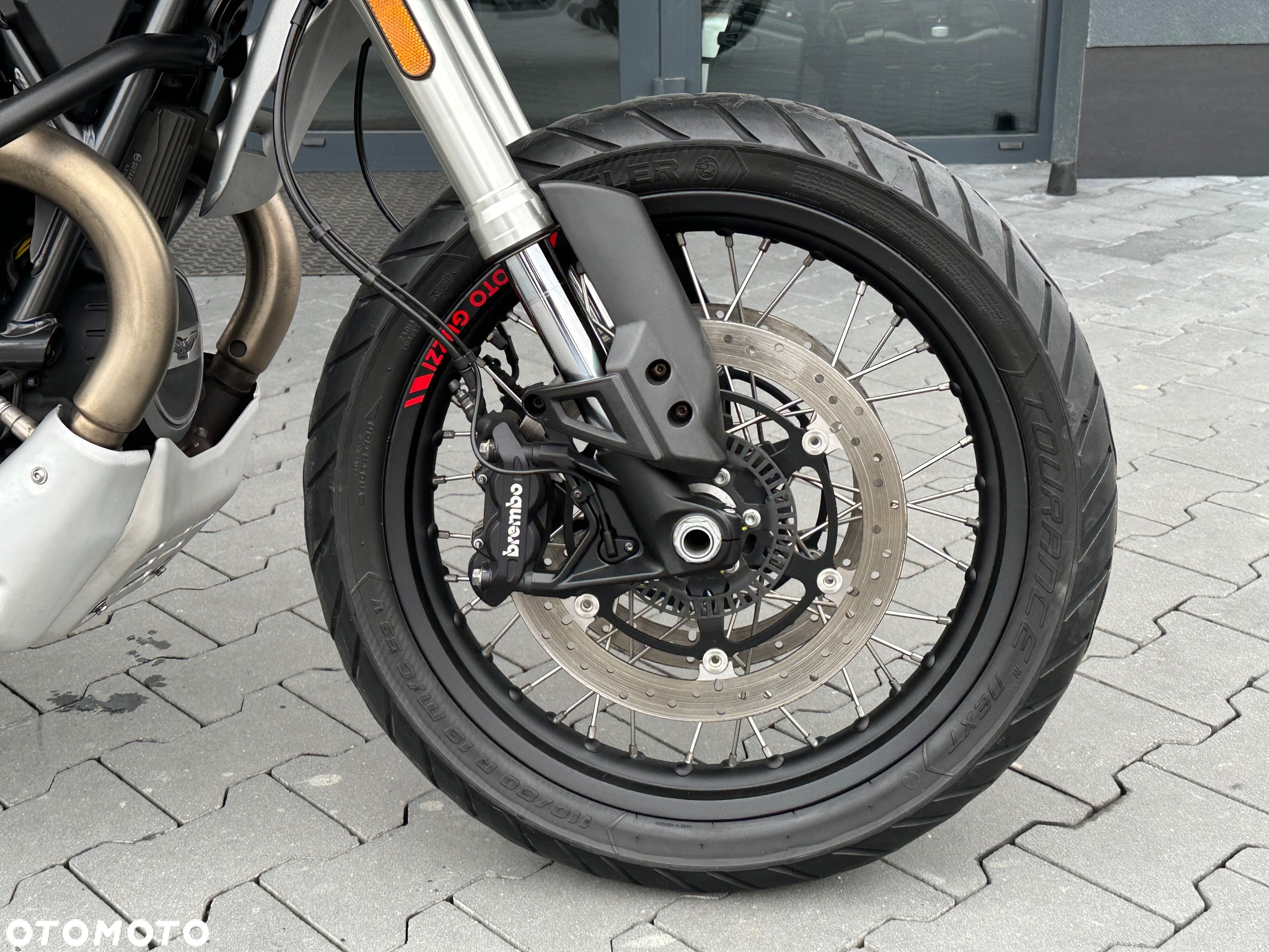 Moto Guzzi V85 - 11