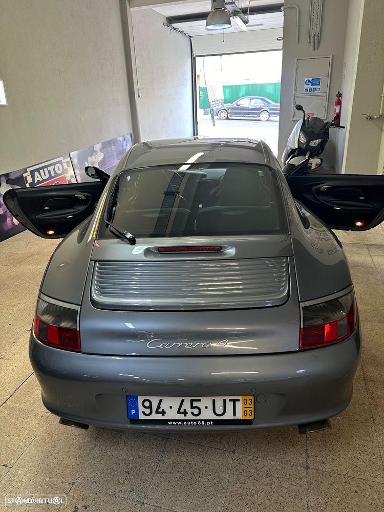 Porsche 911 (996) Carrera 4 - 34