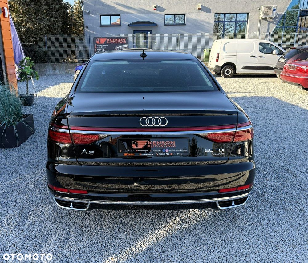 Audi A8 - 40