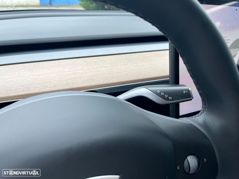 Tesla Model Y Standard - 30
