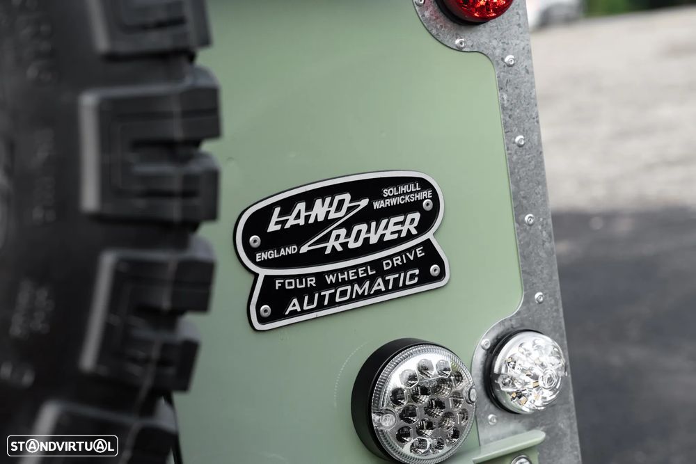 Land Rover Defender - 24
