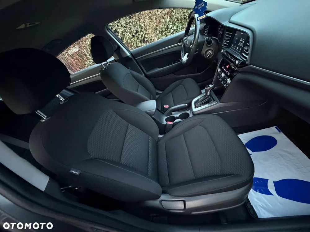 Hyundai Elantra 1.6 Comfort - 13