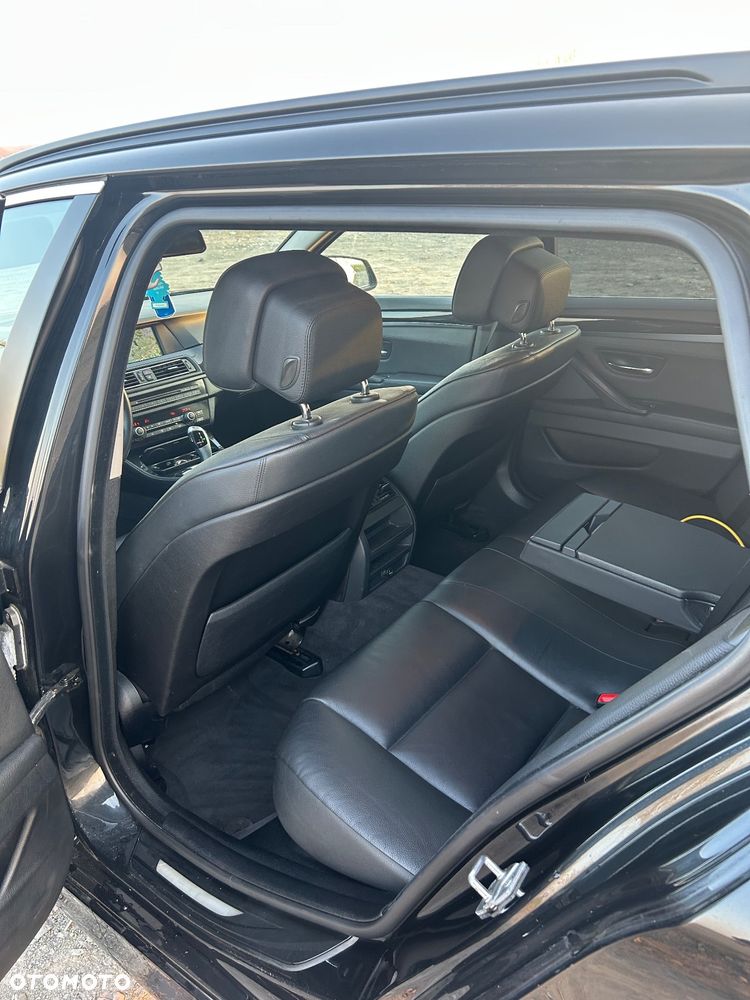 BMW Seria 5 530d xDrive - 14