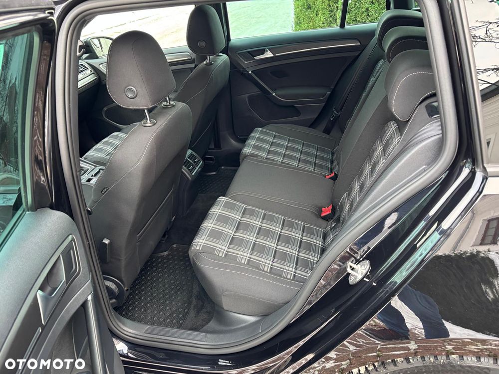 Volkswagen Golf - 19