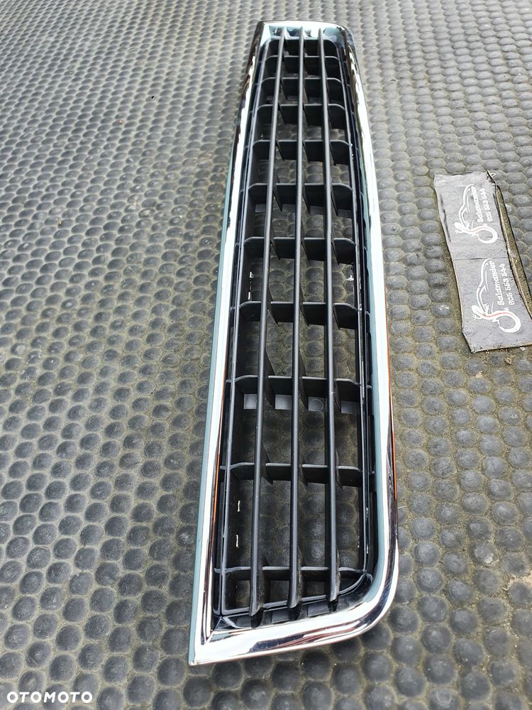 Kratka Halogen Srodkowa Zderzaka Ramka Chrom Maskownica AUDI A4 B6 - 12