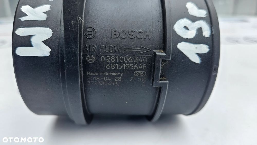 JEEP GRAND CHEROKEE WK2 LIFT 3.0 CRD przepływomierz z kostką 68151956AB BOSCH - 2