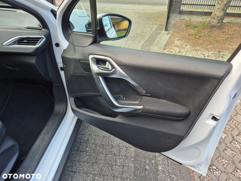 Peugeot 2008 PureTech 110 Stop&Start EAT6 Active - 14