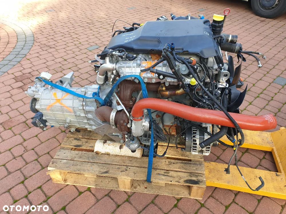 Mocowanie kompresora klimatyzacji IVECO 3,0 HPi Euro6 z 2021 - 6