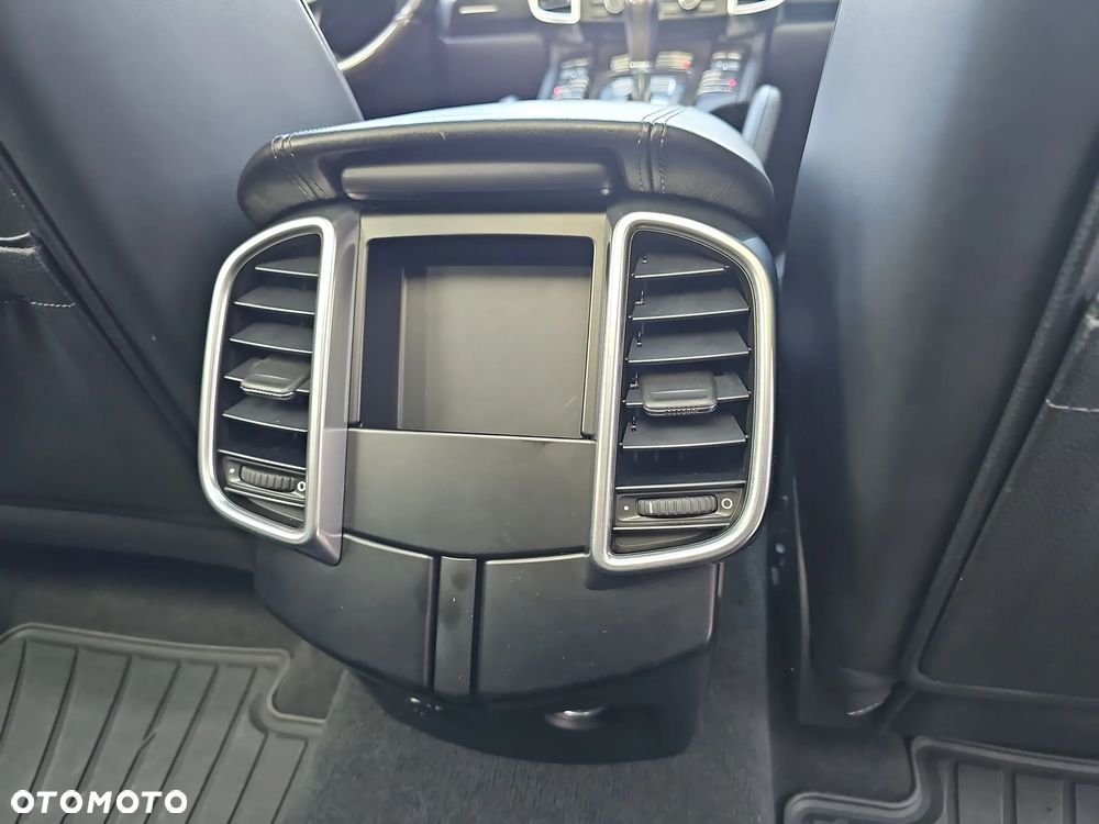Porsche Cayenne Diesel Platinum Edition - 16