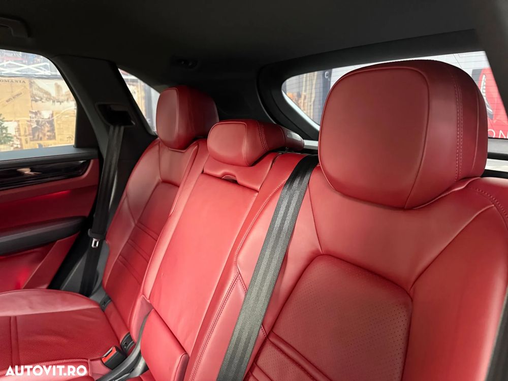 Porsche Cayenne - 26