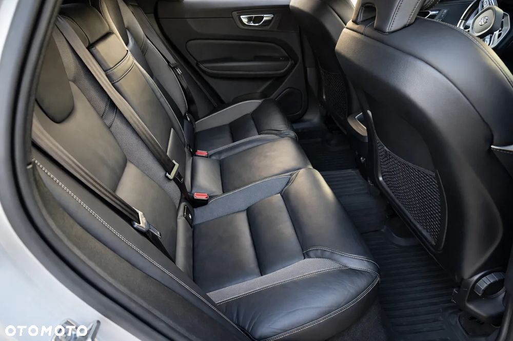 Volvo XC 60 D3 R-Design - 11